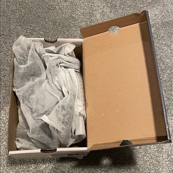 Worthington Black Heel Size 7 Croc Pattern. - Picture 10 of 10